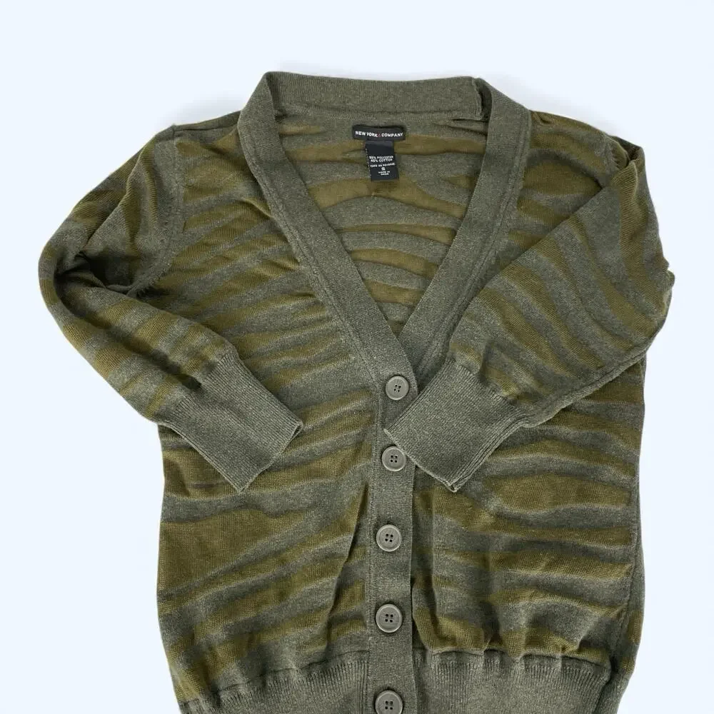 New York & Company V Neck Cardigan Animal Print Pattern Green Small 3/4 sleeve
